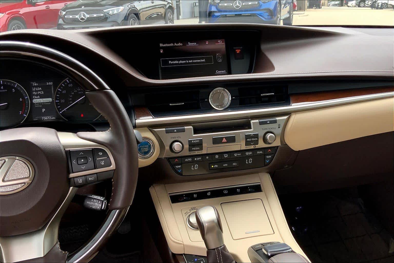 View vehicle photo 7