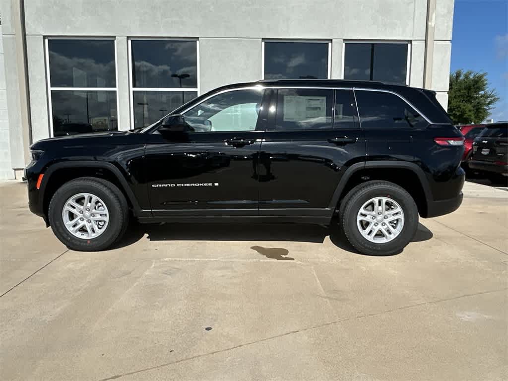 2024 Jeep Grand Cherokee Laredo 3