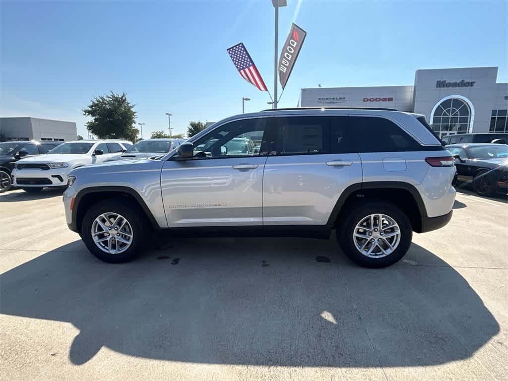 2024 Jeep Grand Cherokee Laredo 3