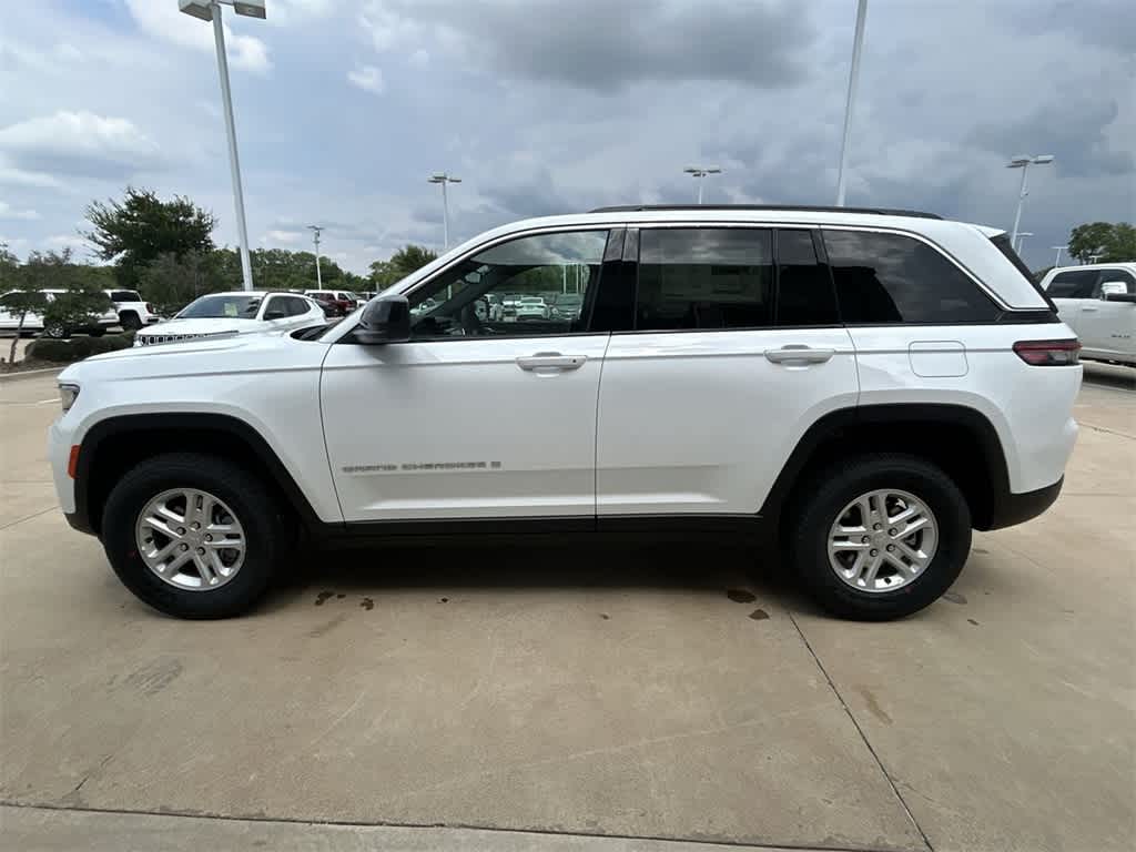 2024 Jeep Grand Cherokee Laredo 3