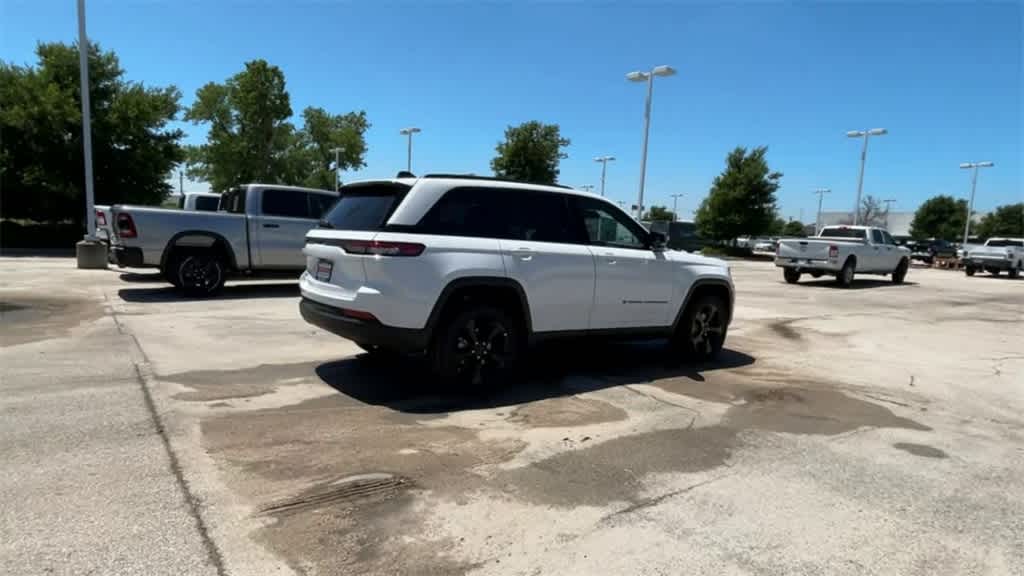 2024 Jeep Grand Cherokee Altitude X 8