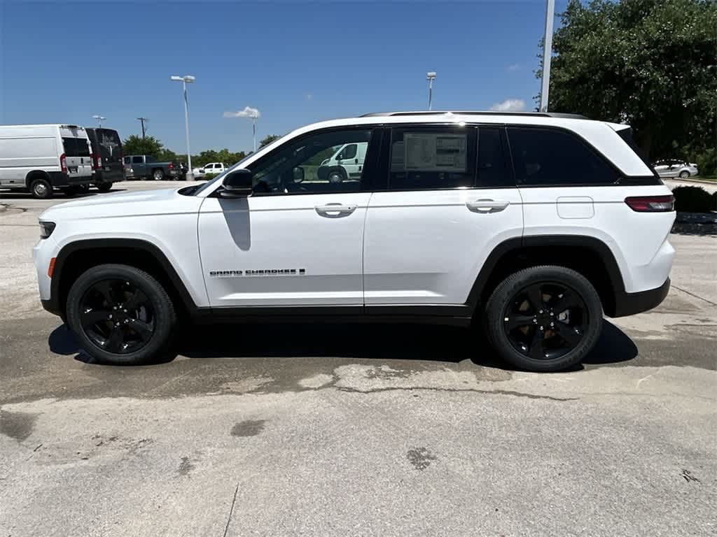 2024 Jeep Grand Cherokee Altitude X 11