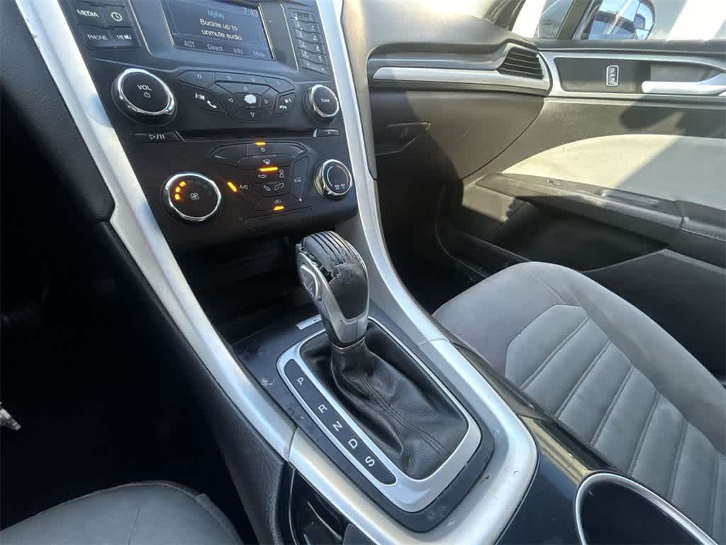 2014 Ford Fusion S 16