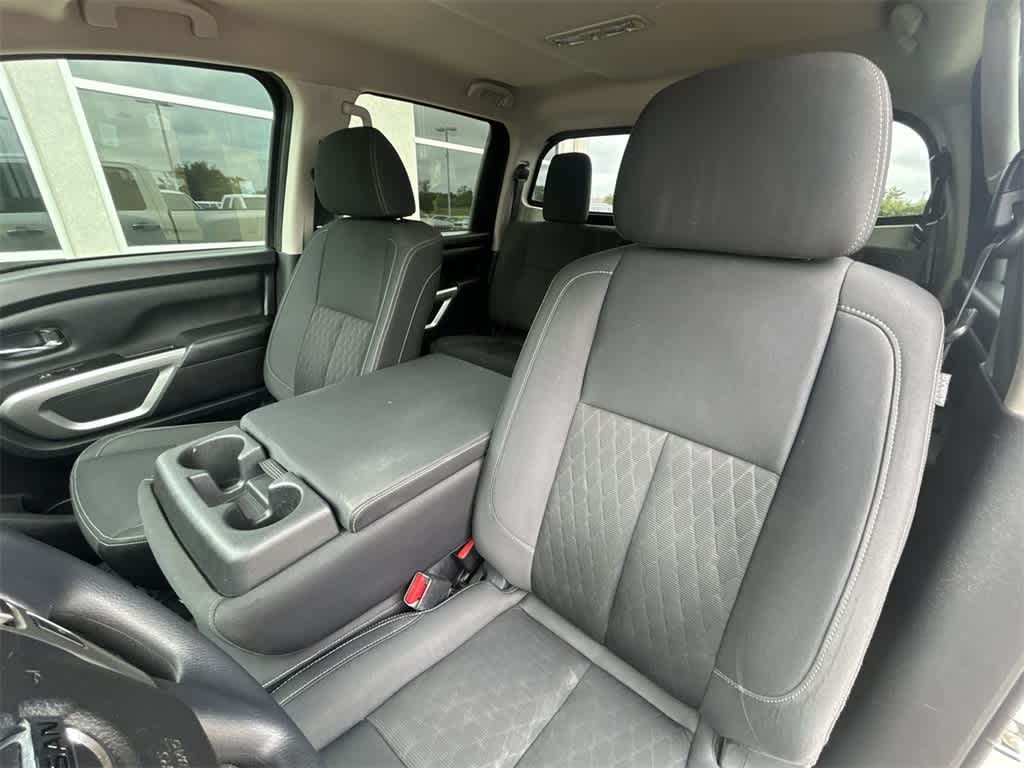 2019 Nissan Titan SV 4x2 Crew Cab 11