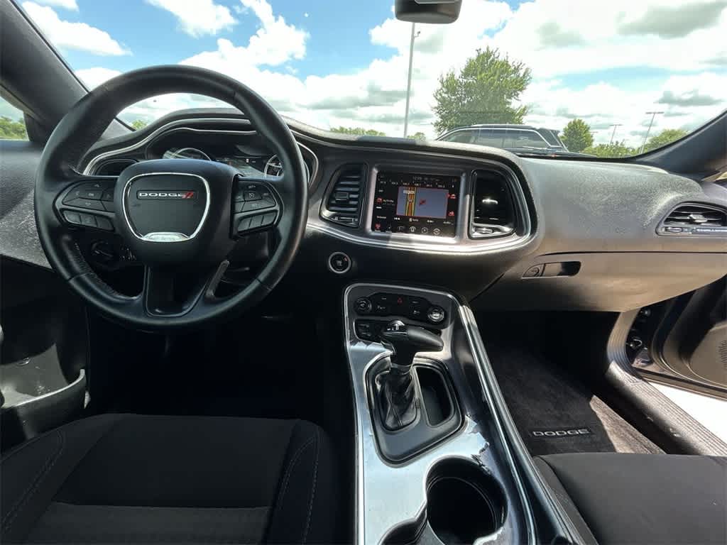 2015 Dodge Challenger SXT 14