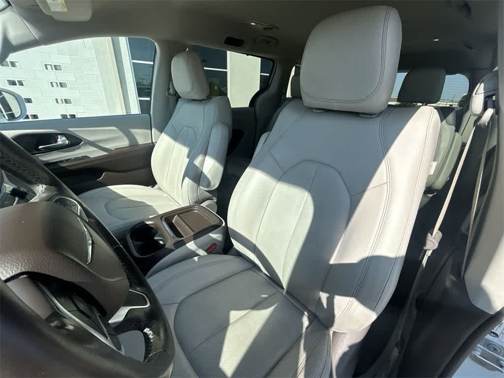 2020 Chrysler Pacifica Touring L 11