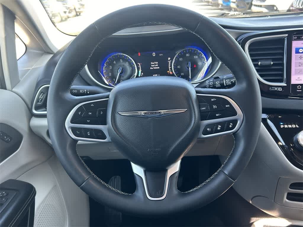 2022 Chrysler Pacifica Touring L 18