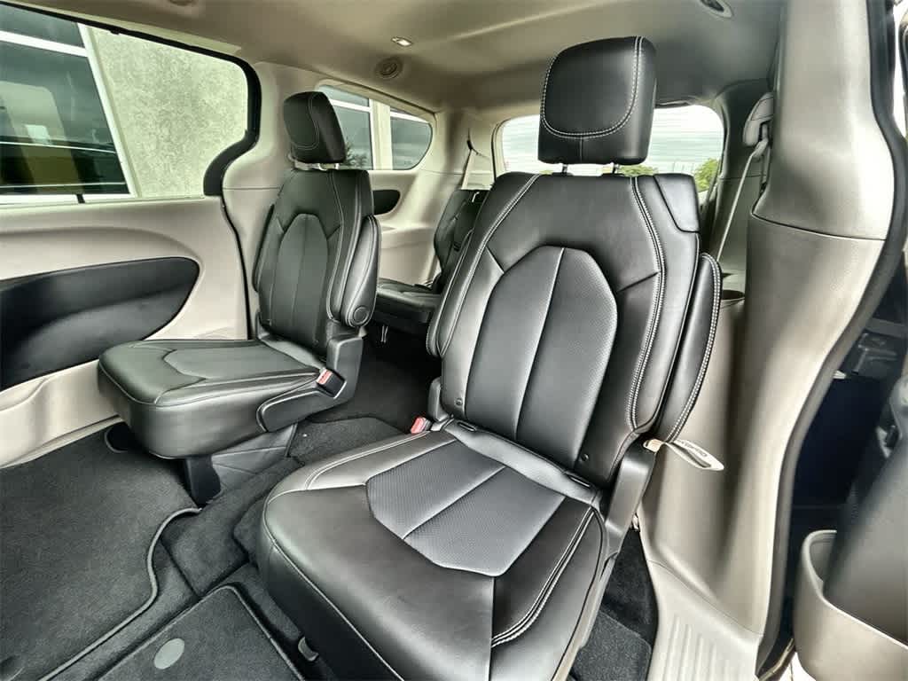 2024 Chrysler Pacifica Touring L 12