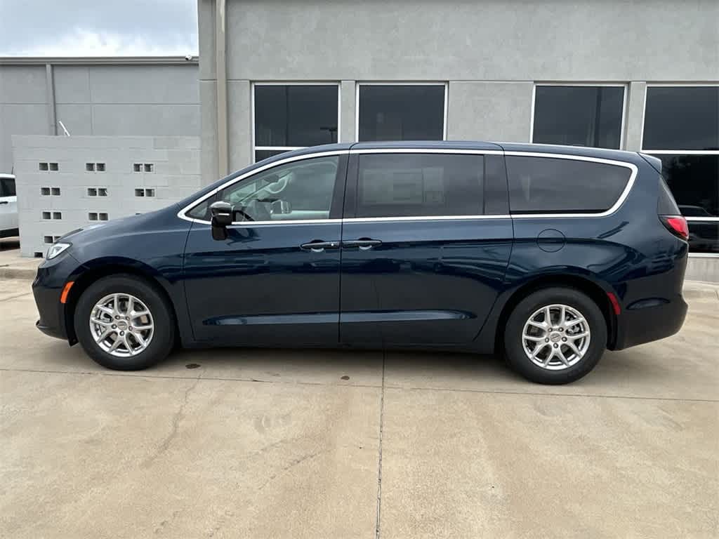 2024 Chrysler Pacifica Touring L 3