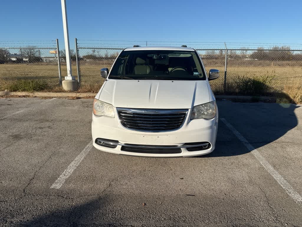 2015 Chrysler Town & Country Touring-L 4