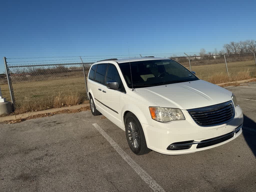 2015 Chrysler Town & Country Touring-L 5