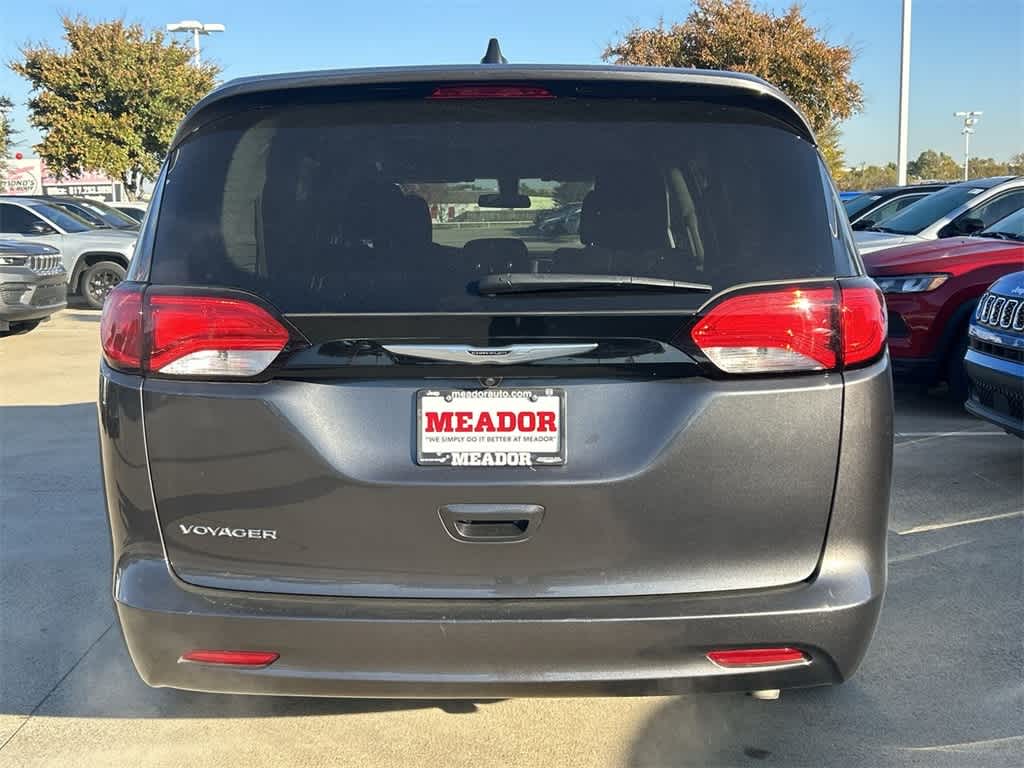 2022 Chrysler Voyager LX 5