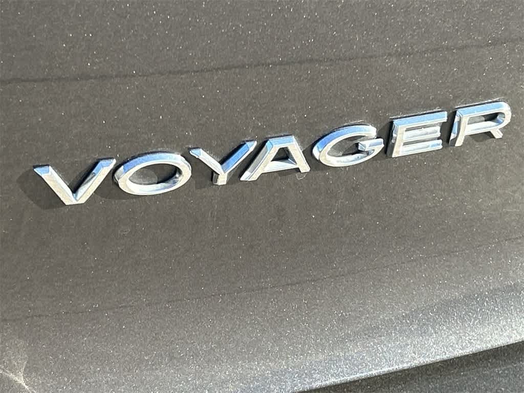 2022 Chrysler Voyager LX 7