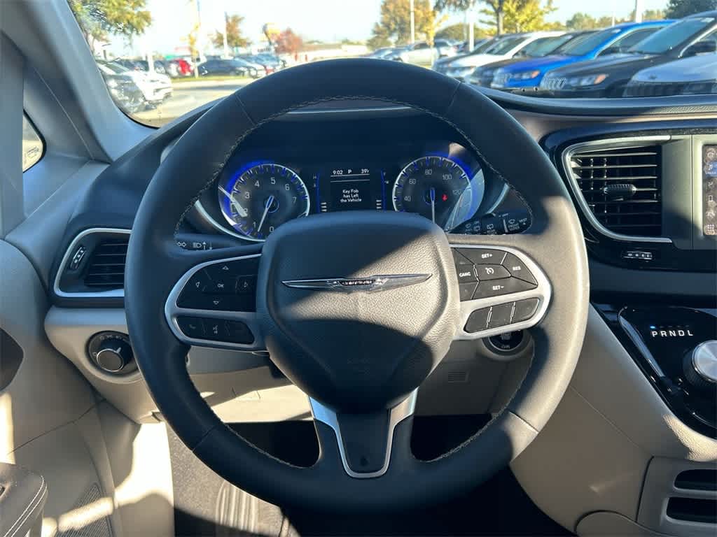 2022 Chrysler Voyager LX 18