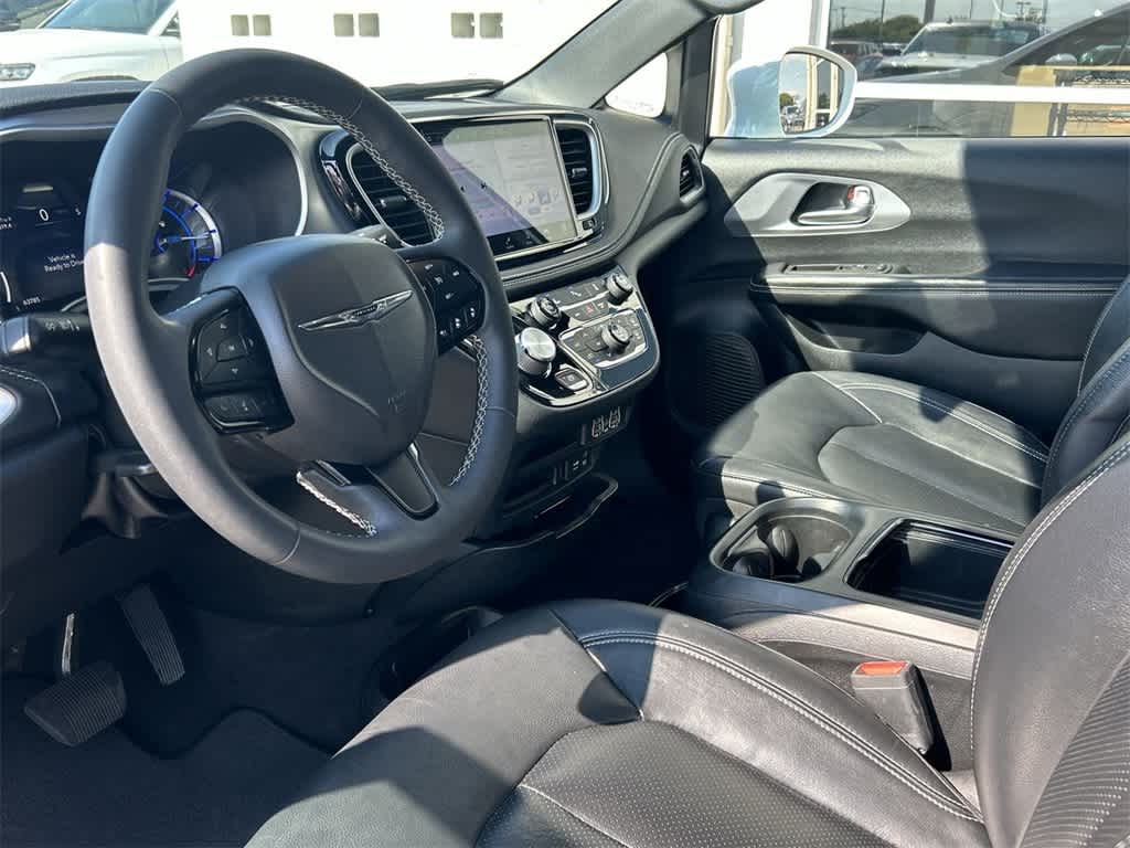 2022 Chrysler Pacifica Hybrid Touring L 2