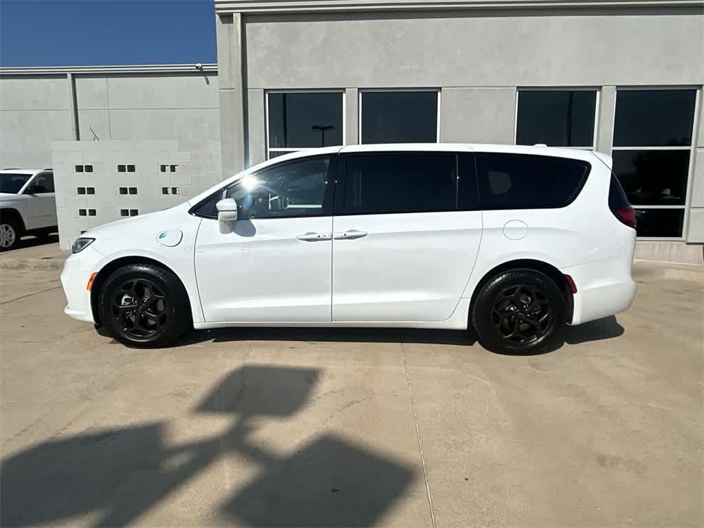 2022 Chrysler Pacifica Hybrid Touring L 3