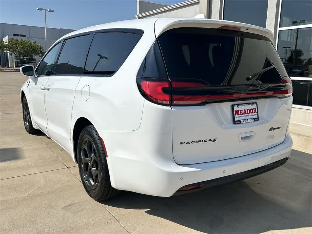 2022 Chrysler Pacifica Hybrid Touring L 4