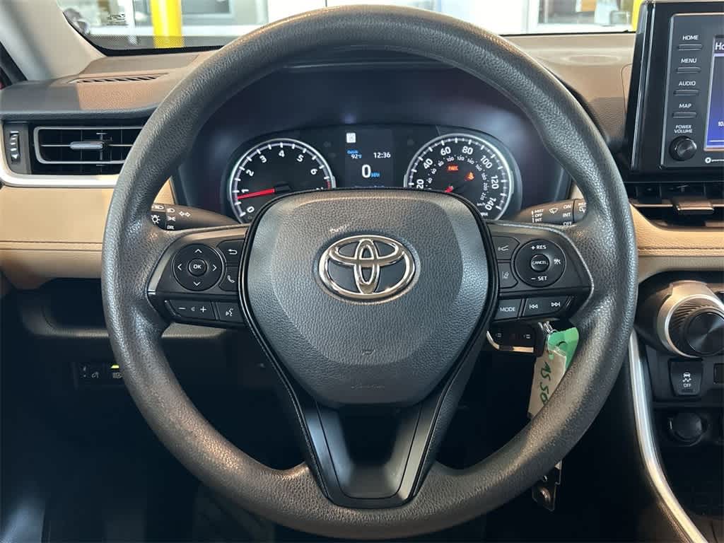 2022 Toyota RAV4 LE 17