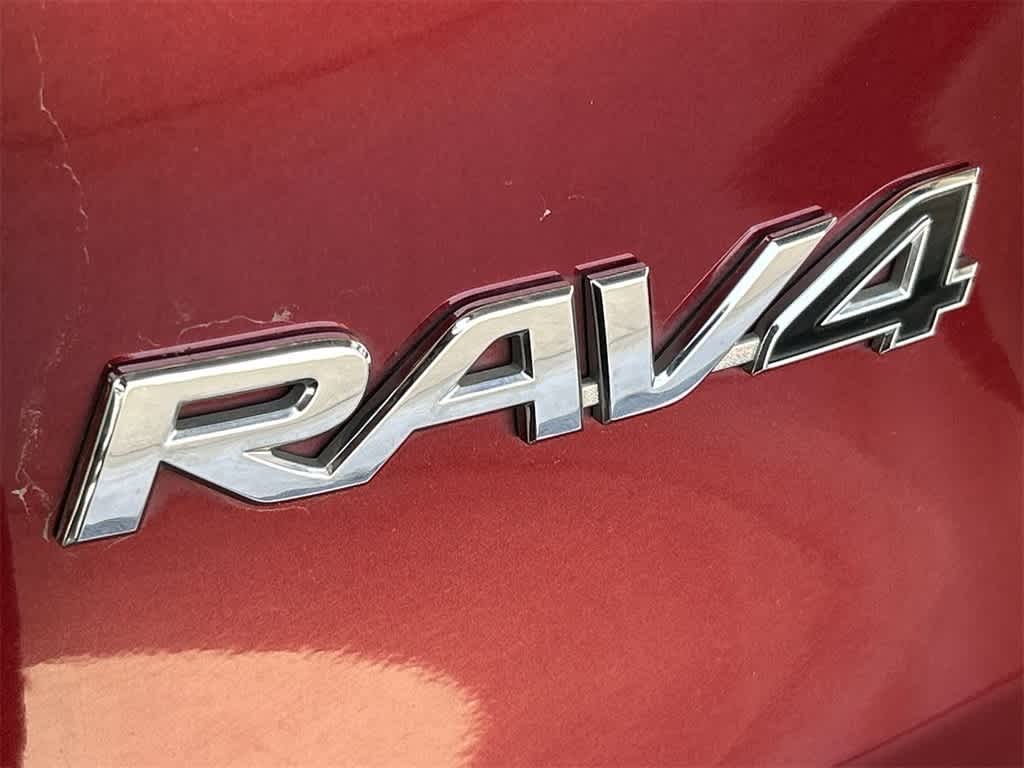 2022 Toyota RAV4 LE 7