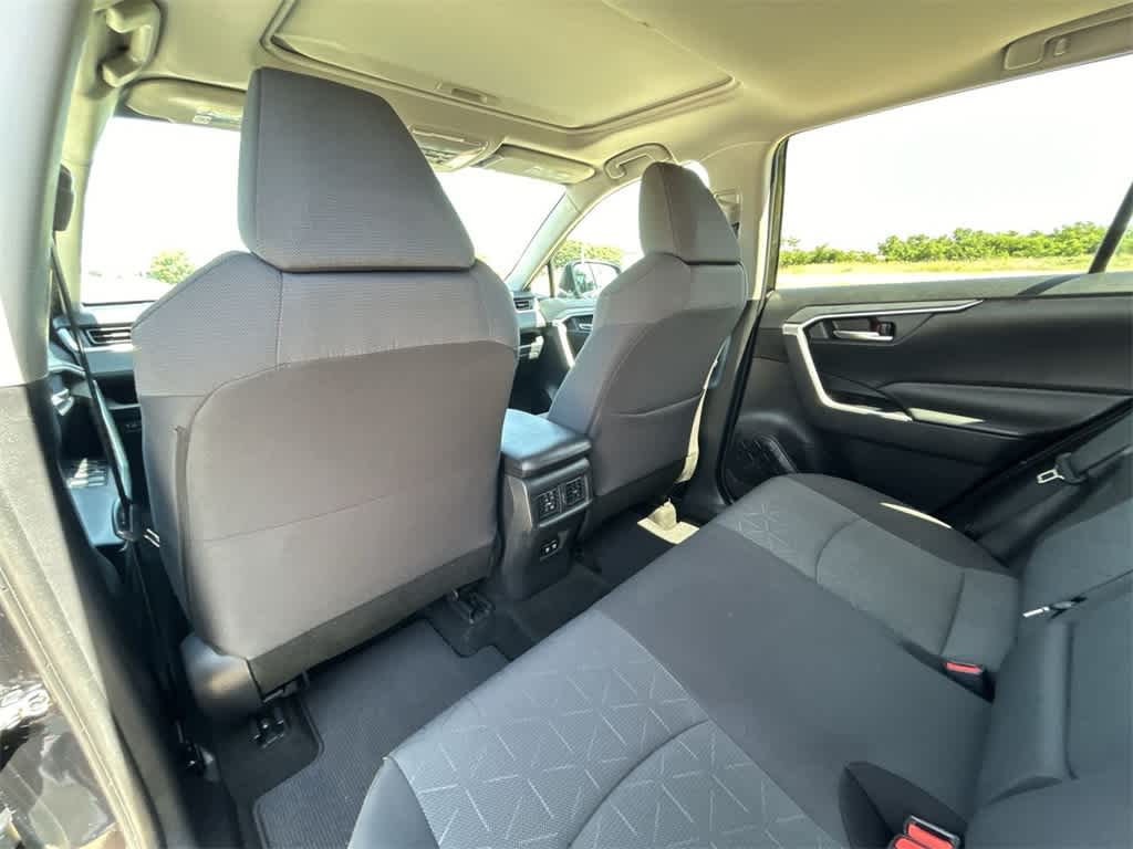 2019 Toyota RAV4 XLE 10