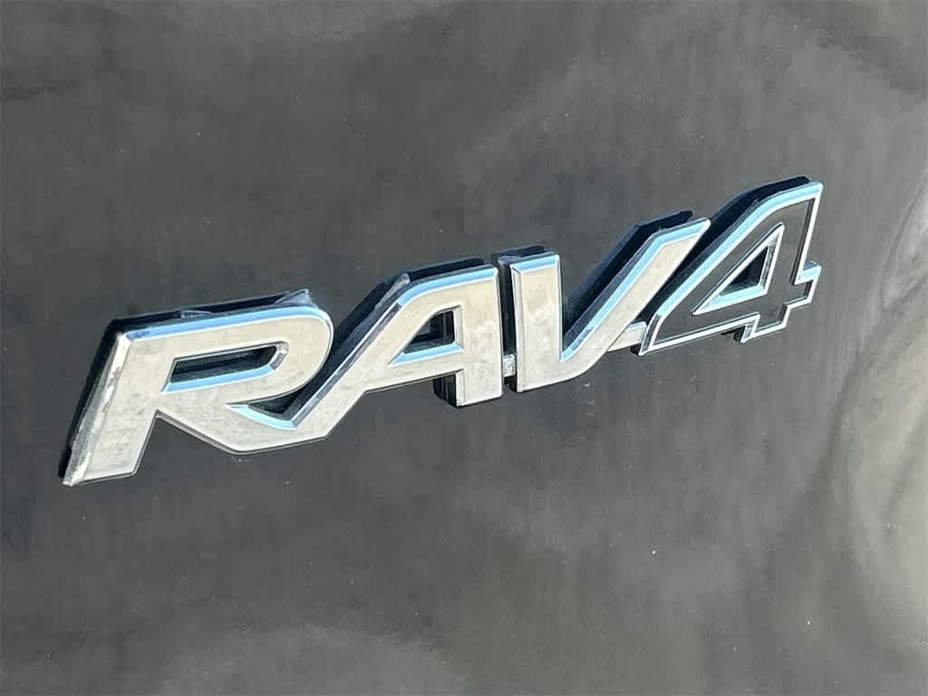 2021 Toyota RAV4 XLE 7