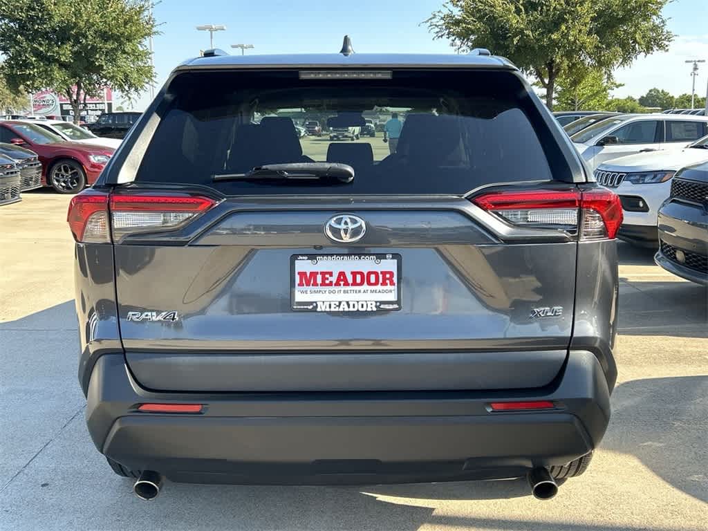 2021 Toyota RAV4 XLE 5