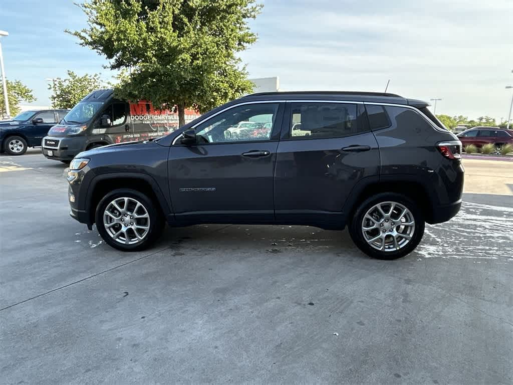 2024 Jeep Compass Latitude Lux 3