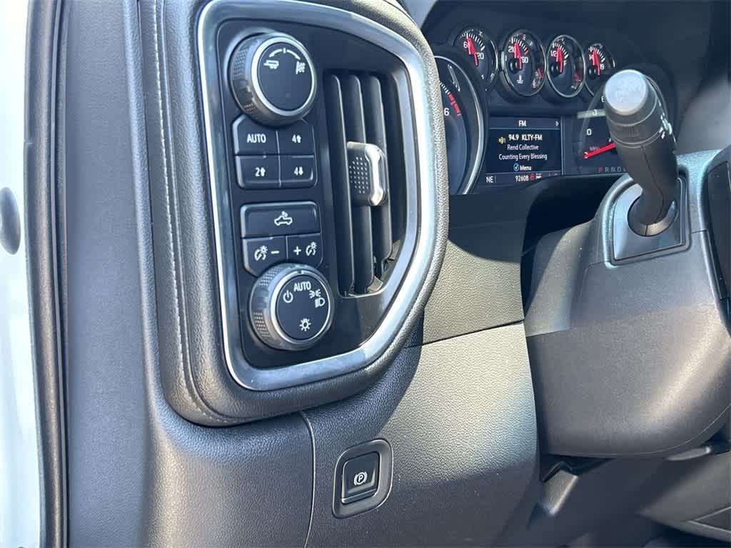 2019 Chevrolet Silverado 1500 LT 4WD Crew Cab 147 28