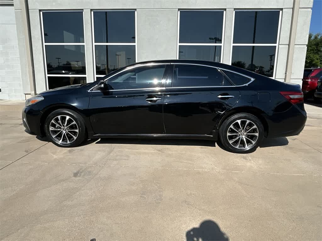 2017 Toyota Avalon XLE 3