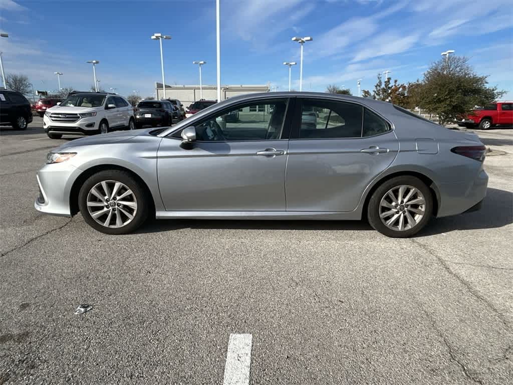 2022 Toyota Camry LE 3