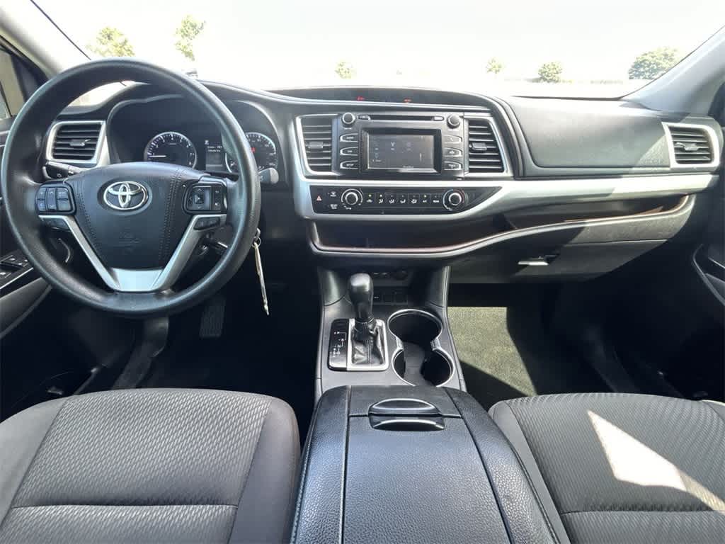 2019 Toyota Highlander LE 14