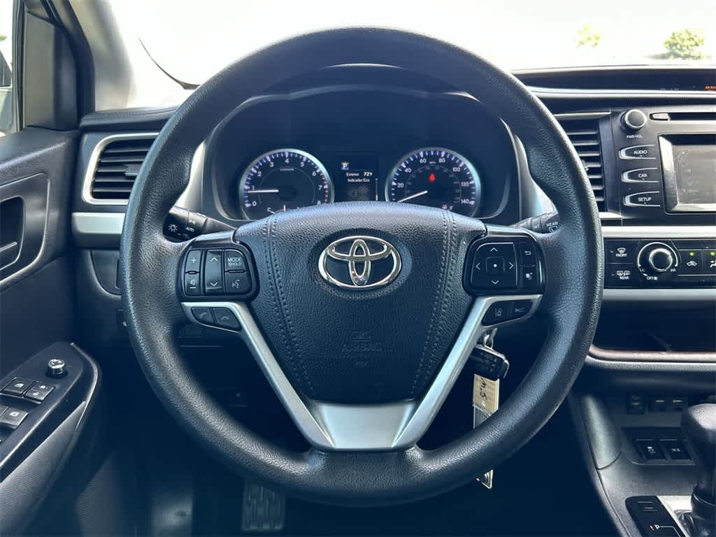 2019 Toyota Highlander LE 17