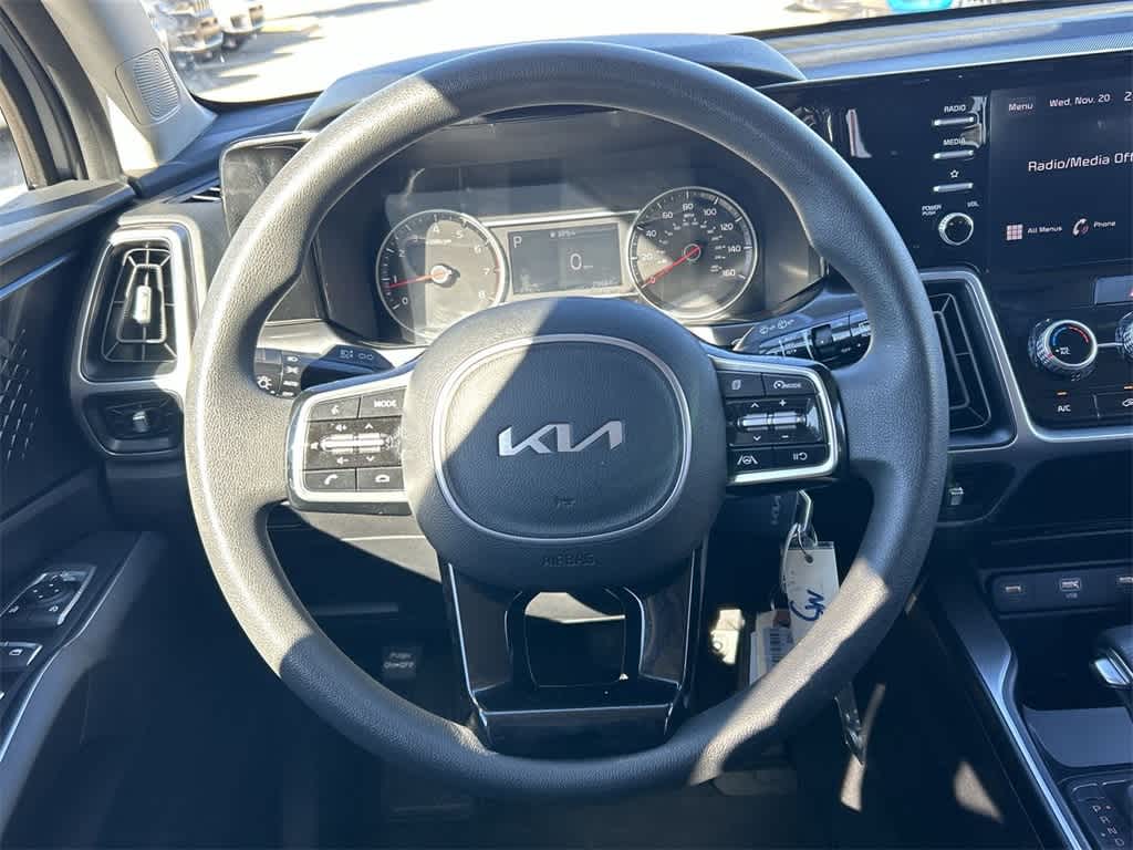 2023 Kia Sorento LX 18