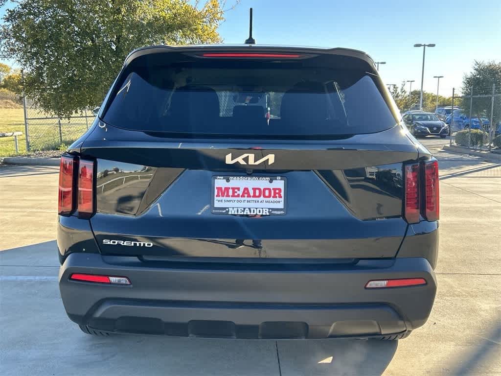 2023 Kia Sorento LX 5