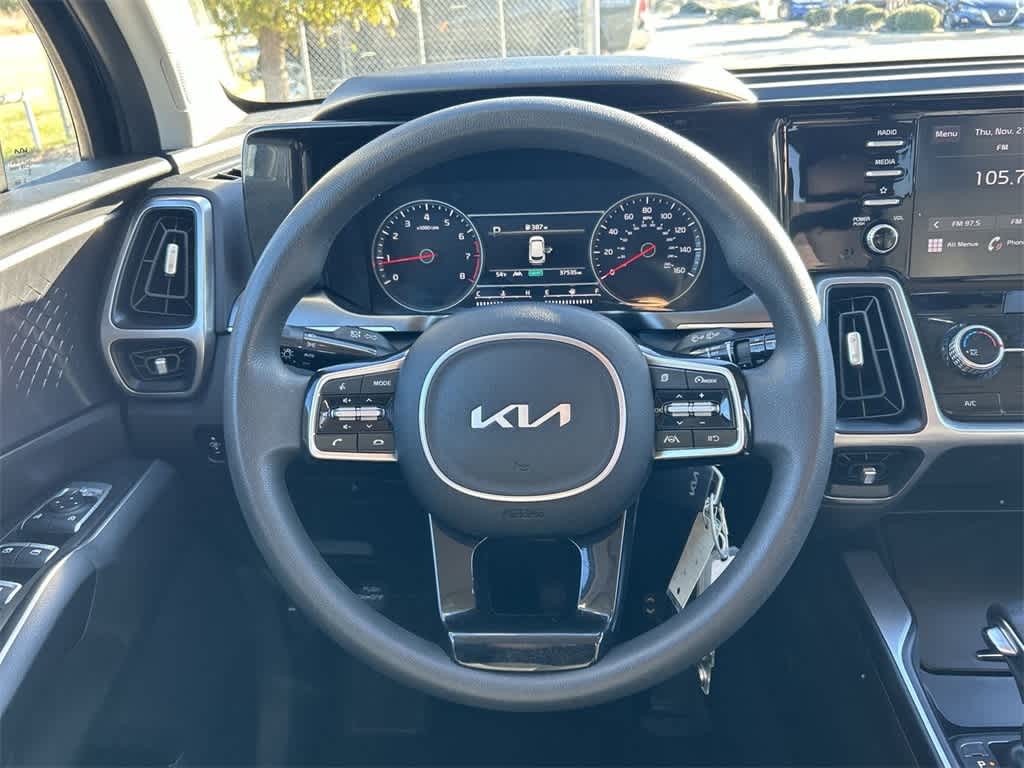 2023 Kia Sorento LX 17