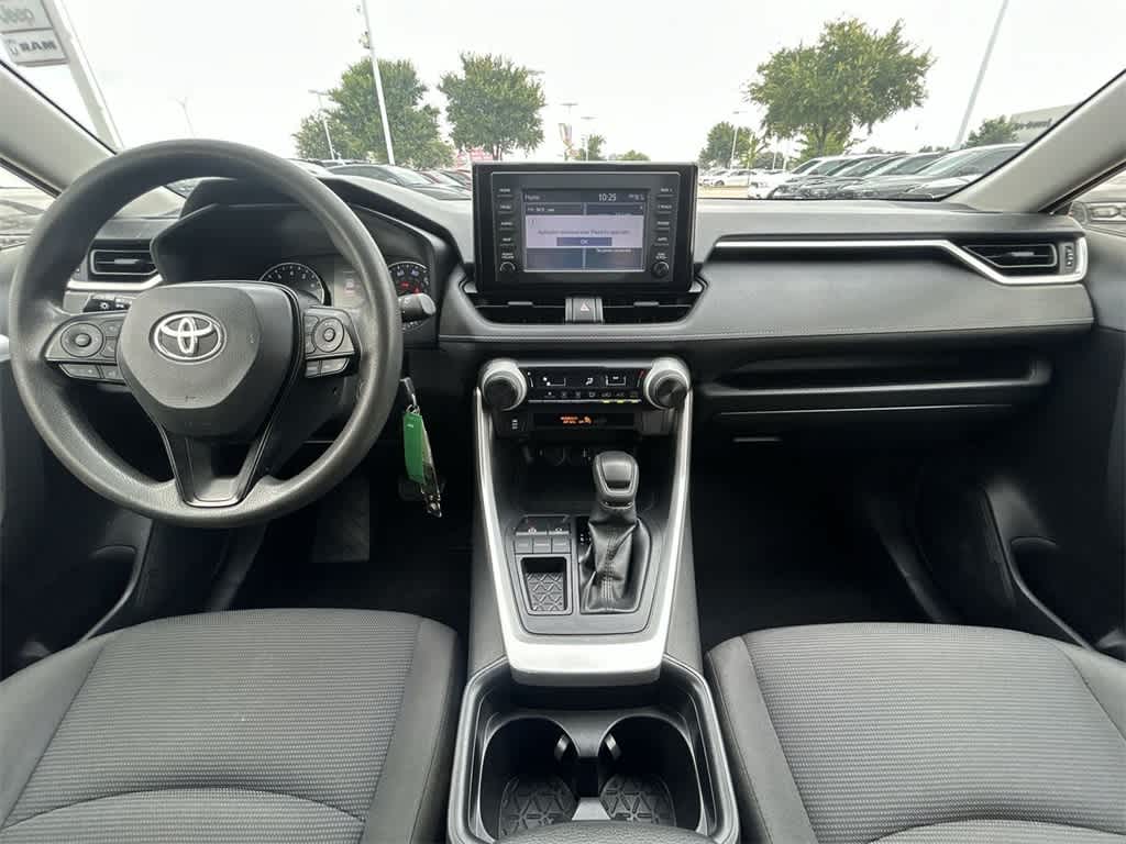 2019 Toyota RAV4 LE 14