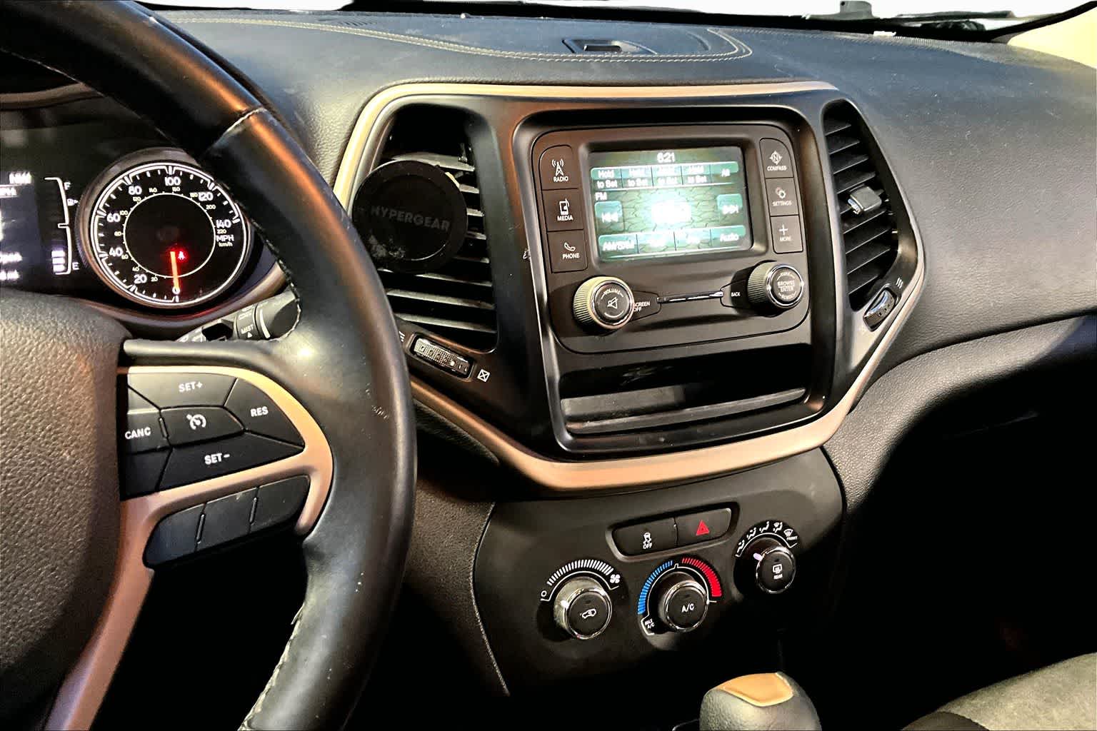 View vehicle photo 7