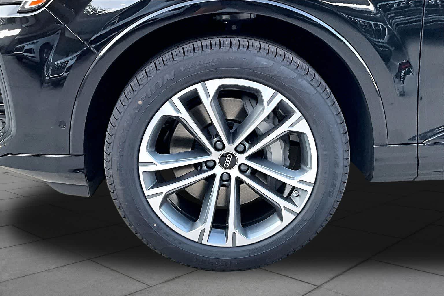 New 2026 Mythos Black me Audi Premium Plus image 11
