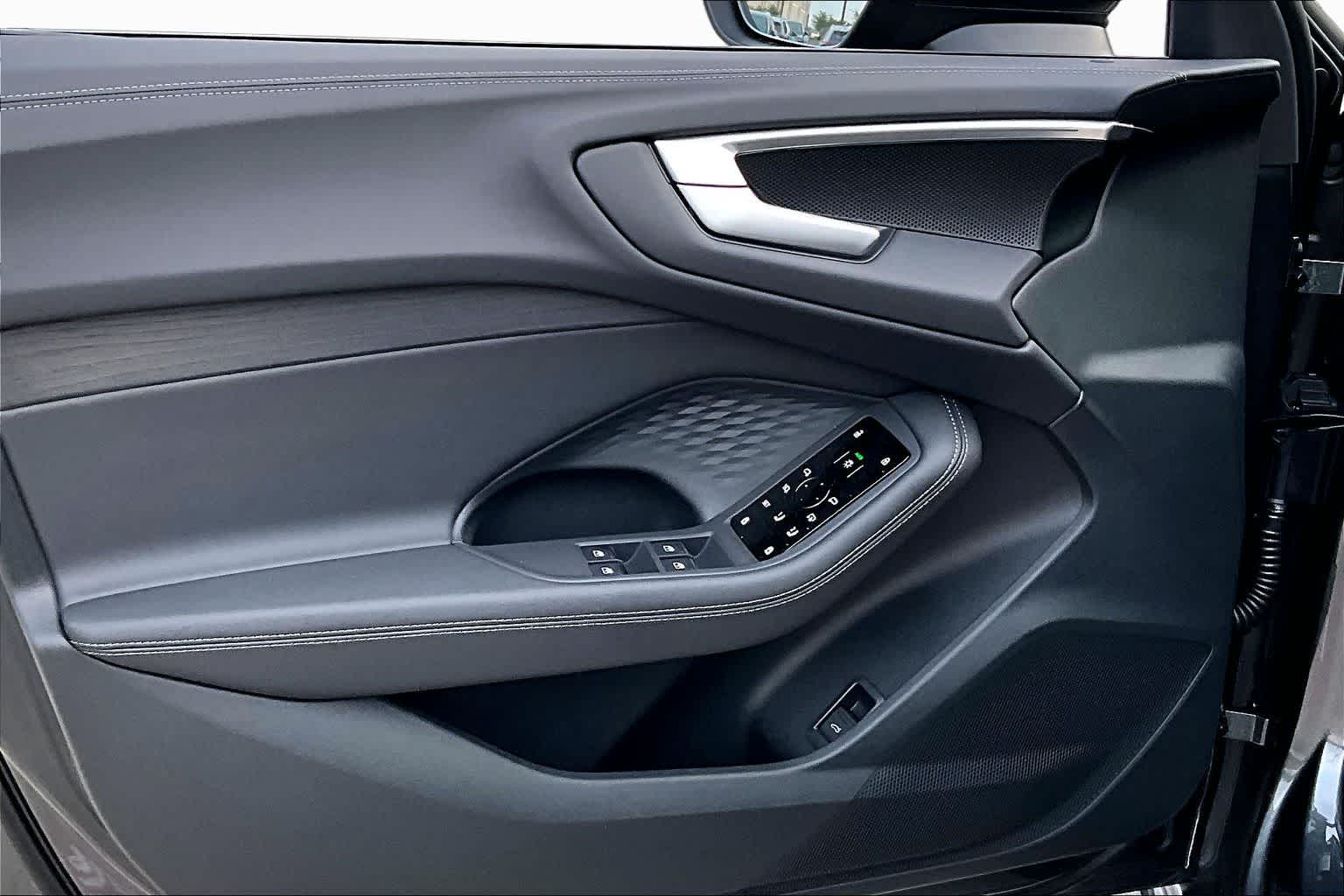 New 2026 Daytona Gray pe Audi Premium image 10