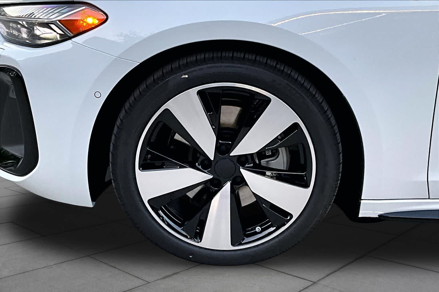 New 2026 Glacier White m Audi Premium Plus image 11