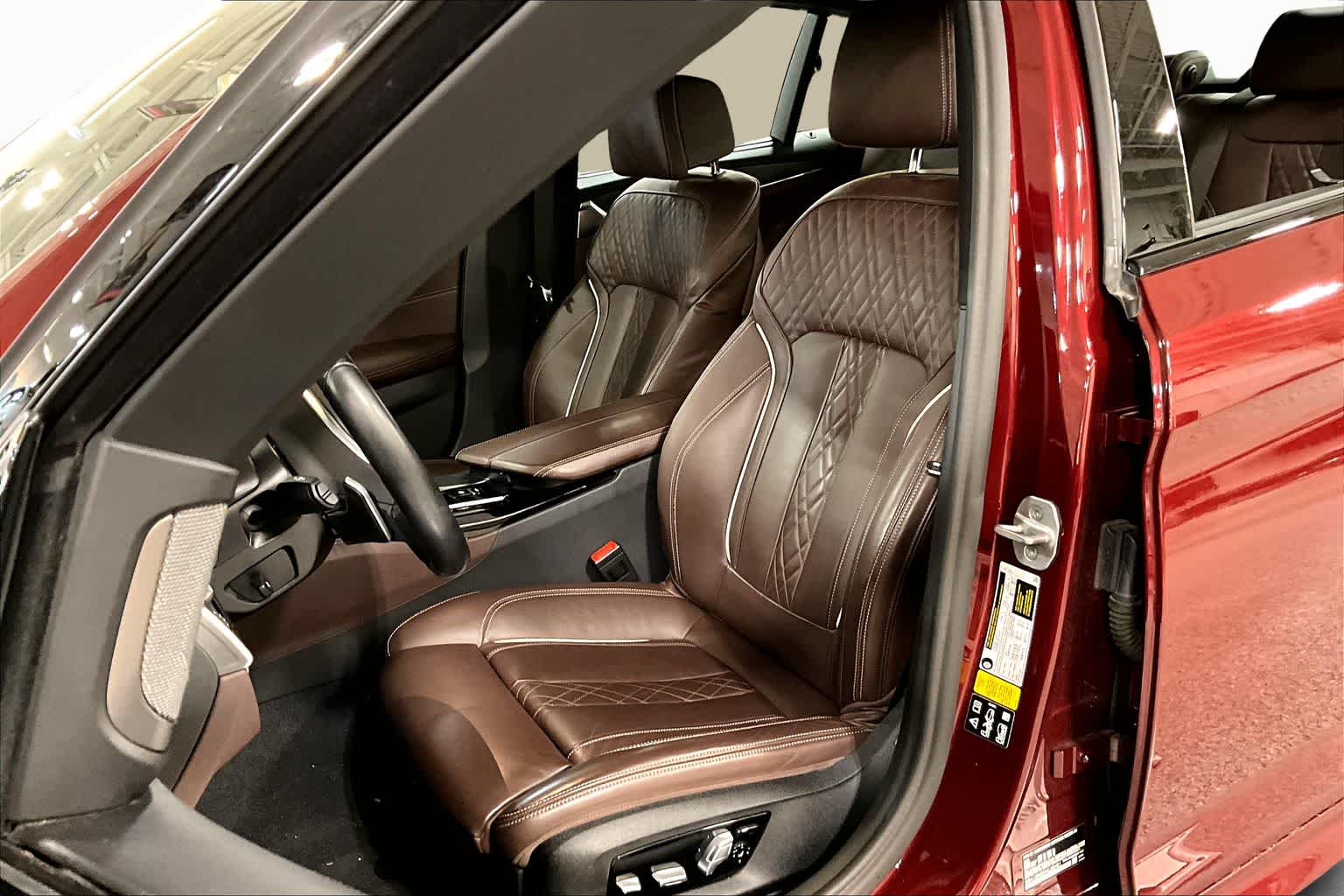 View vehicle photo 7