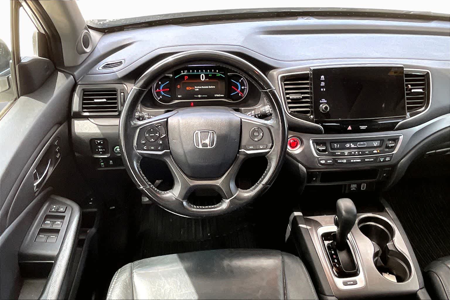 View vehicle photo 6