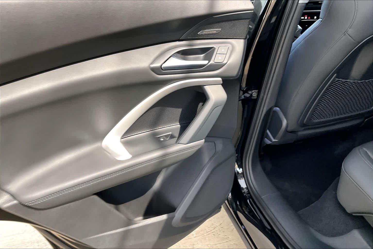 New 2026 Mythos Black me Audi Premium Plus image 18