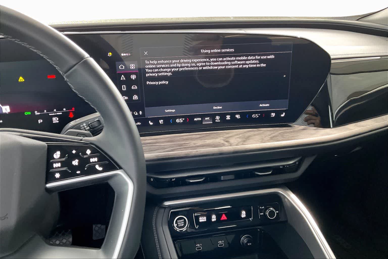View vehicle photo 7