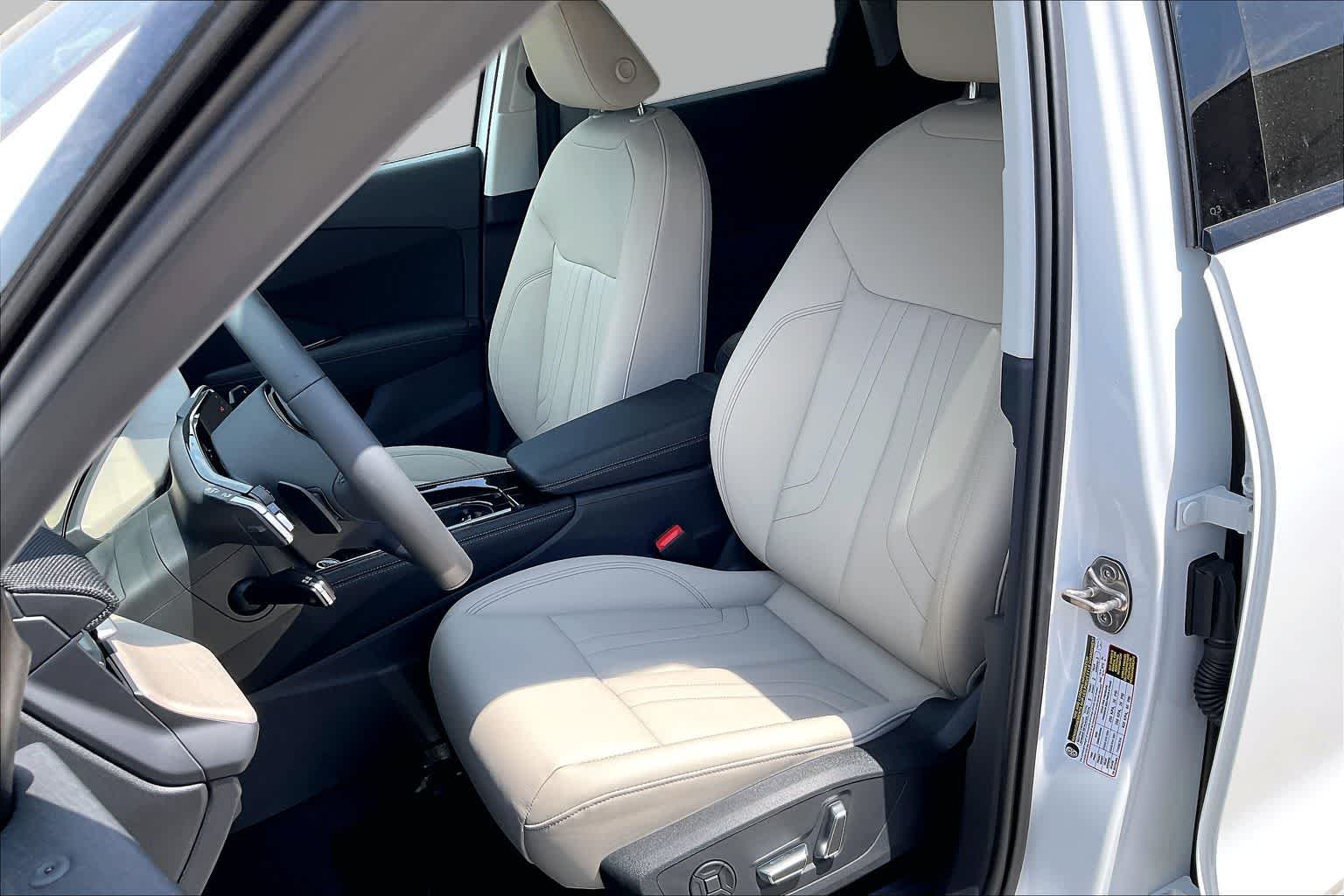New 2026 Glacier White m Audi S line image 9