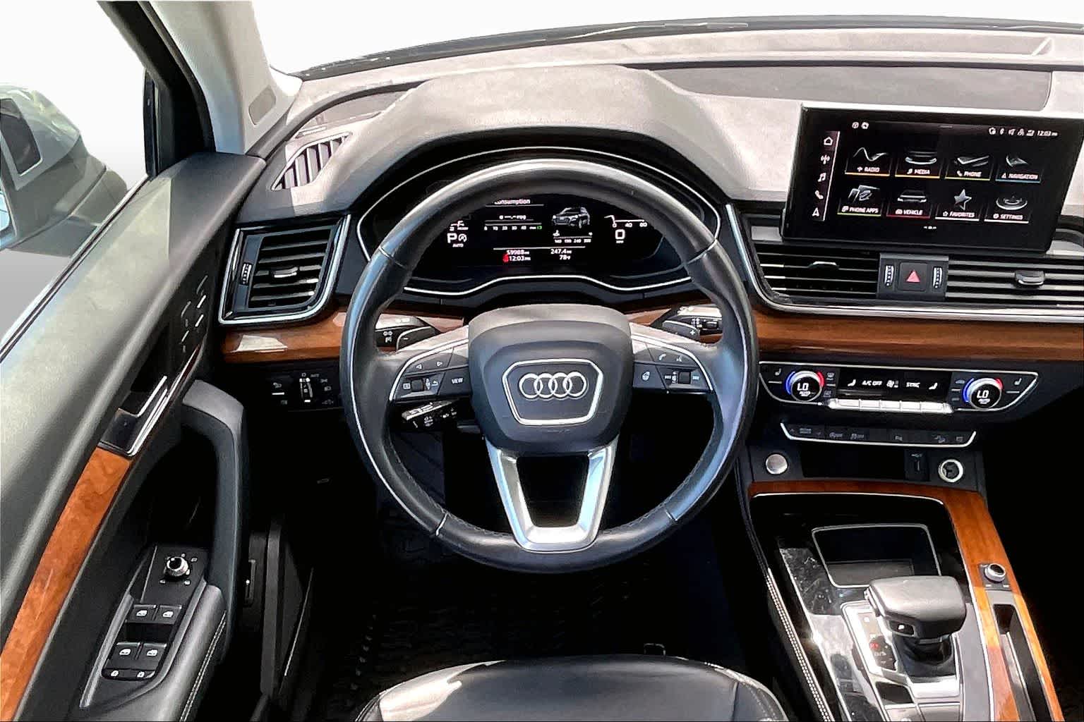 View vehicle photo 7