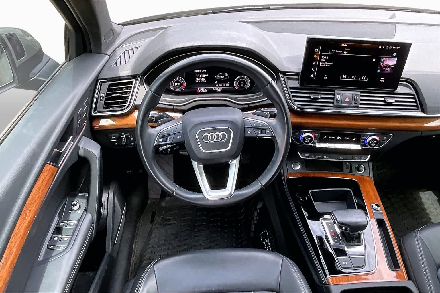 View vehicle photo 6