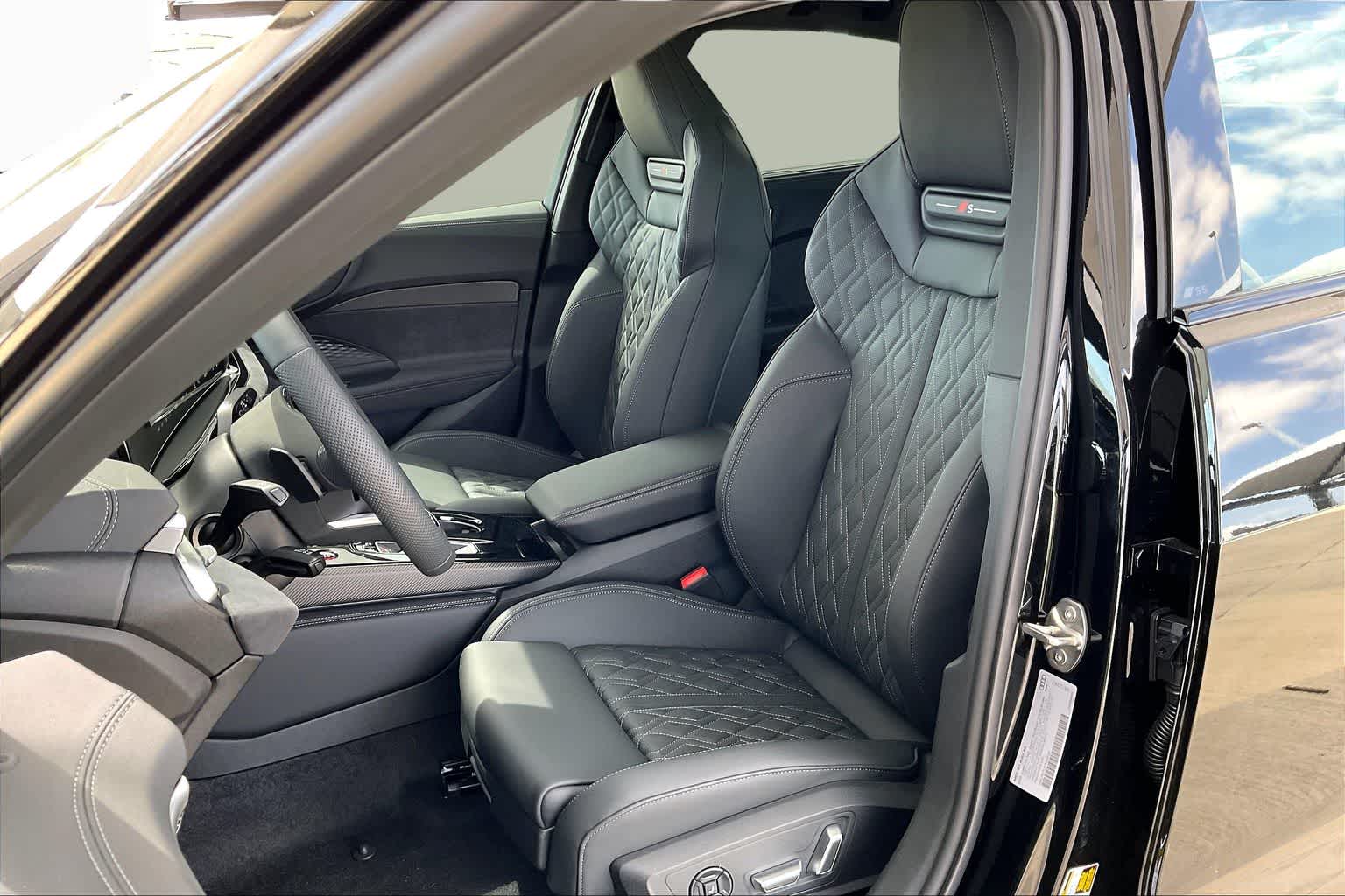 New 2026 Mythos Black me Audi Premium Plus image 9
