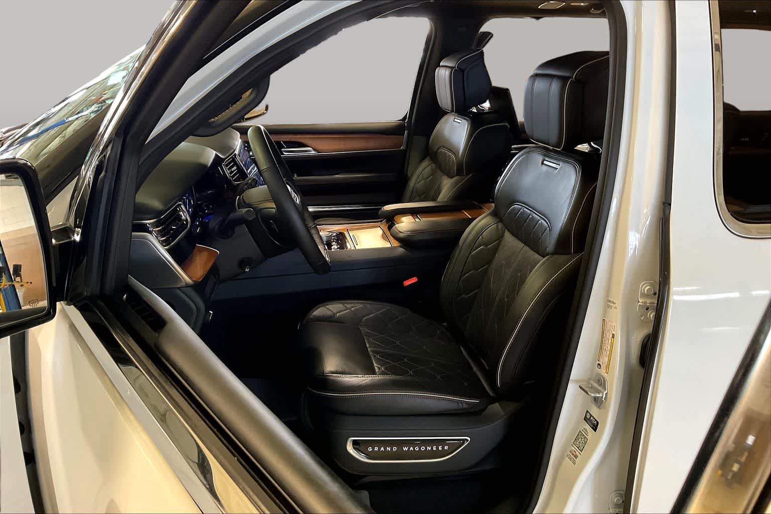 View vehicle photo 7
