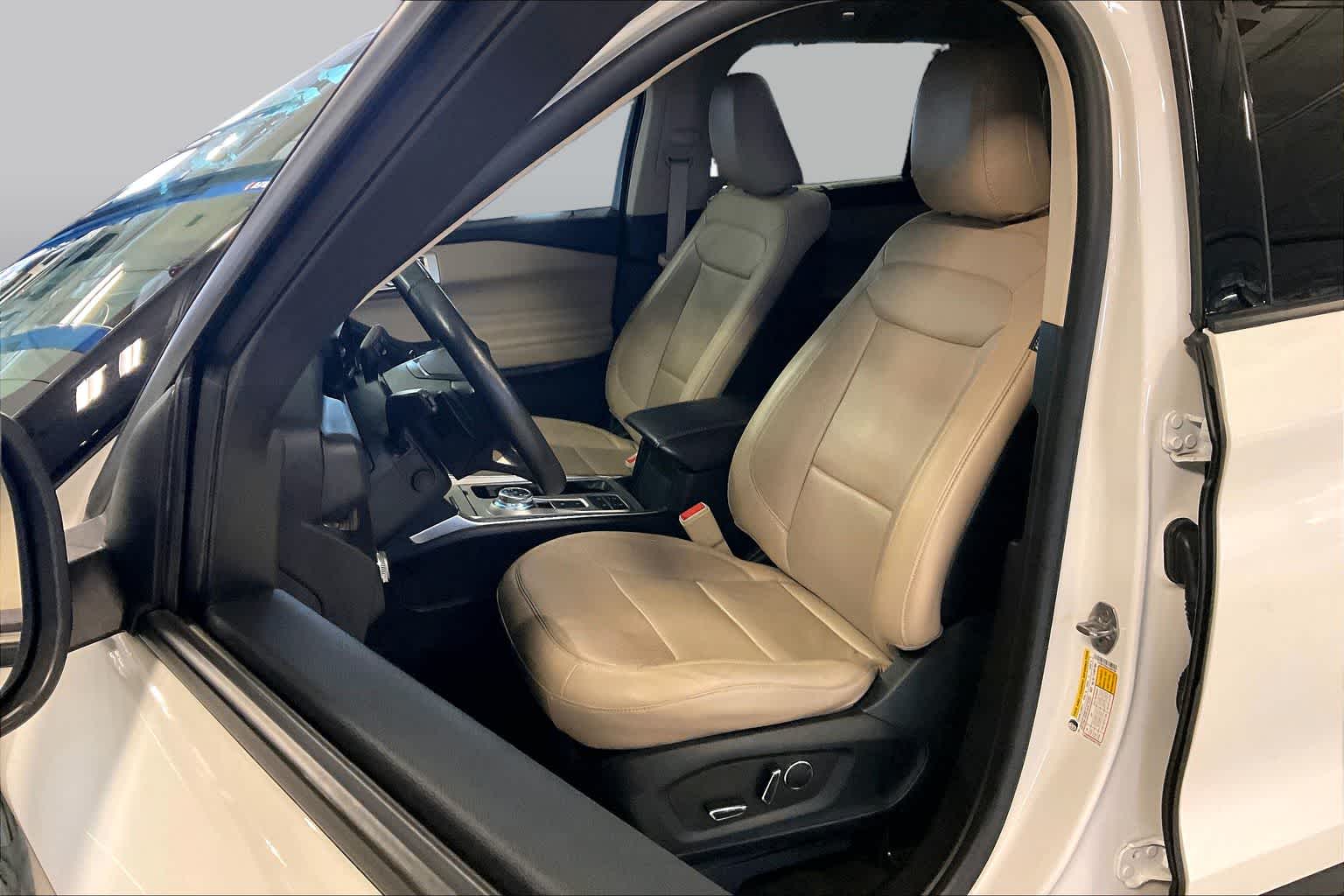 View vehicle photo 7